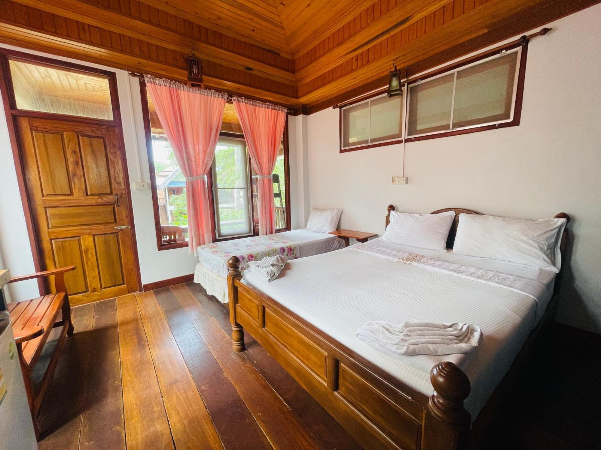 Big Fish Resort Koh Tao Exterior photo